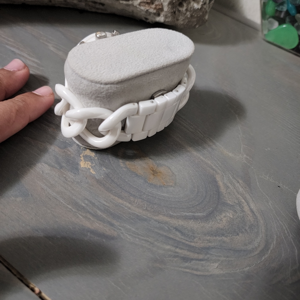 watch - Picture 2 of 5